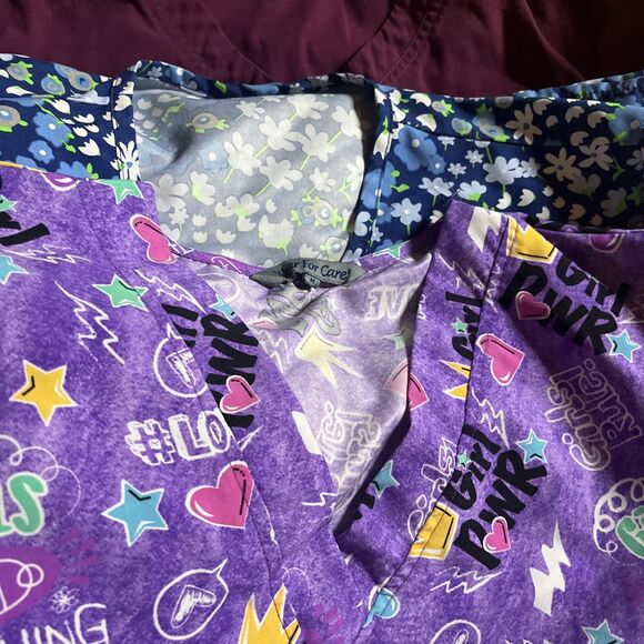 Lot of 6 Women's Scrub Top Medium Girl Power Aztec Floral Solid Short Sleeves - Picture 3 of 11